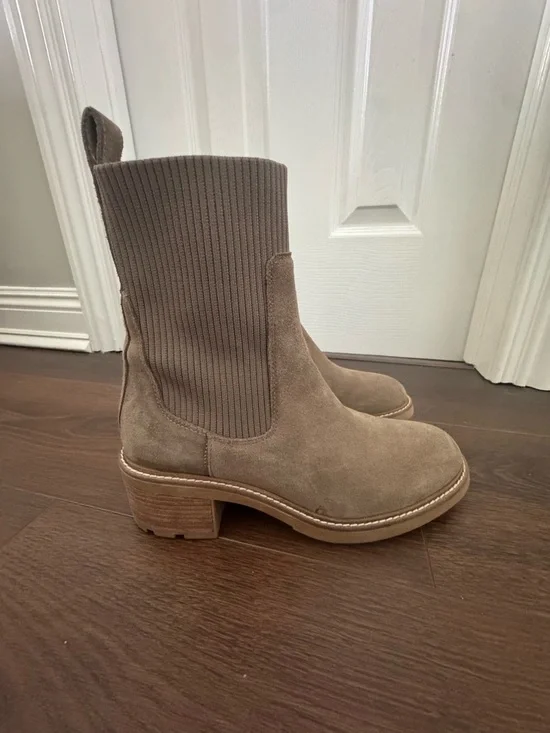 Steve Madden Kiley Pull On Chelsea Boot with Ribbed Shaft - Picture 2 of 5